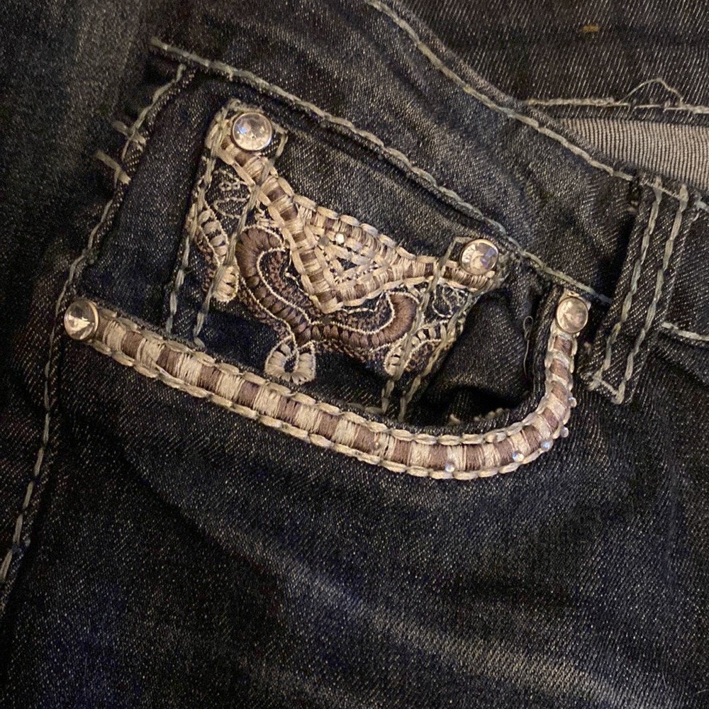 Embroidered Distressed Jeans - Picture 3 of 7